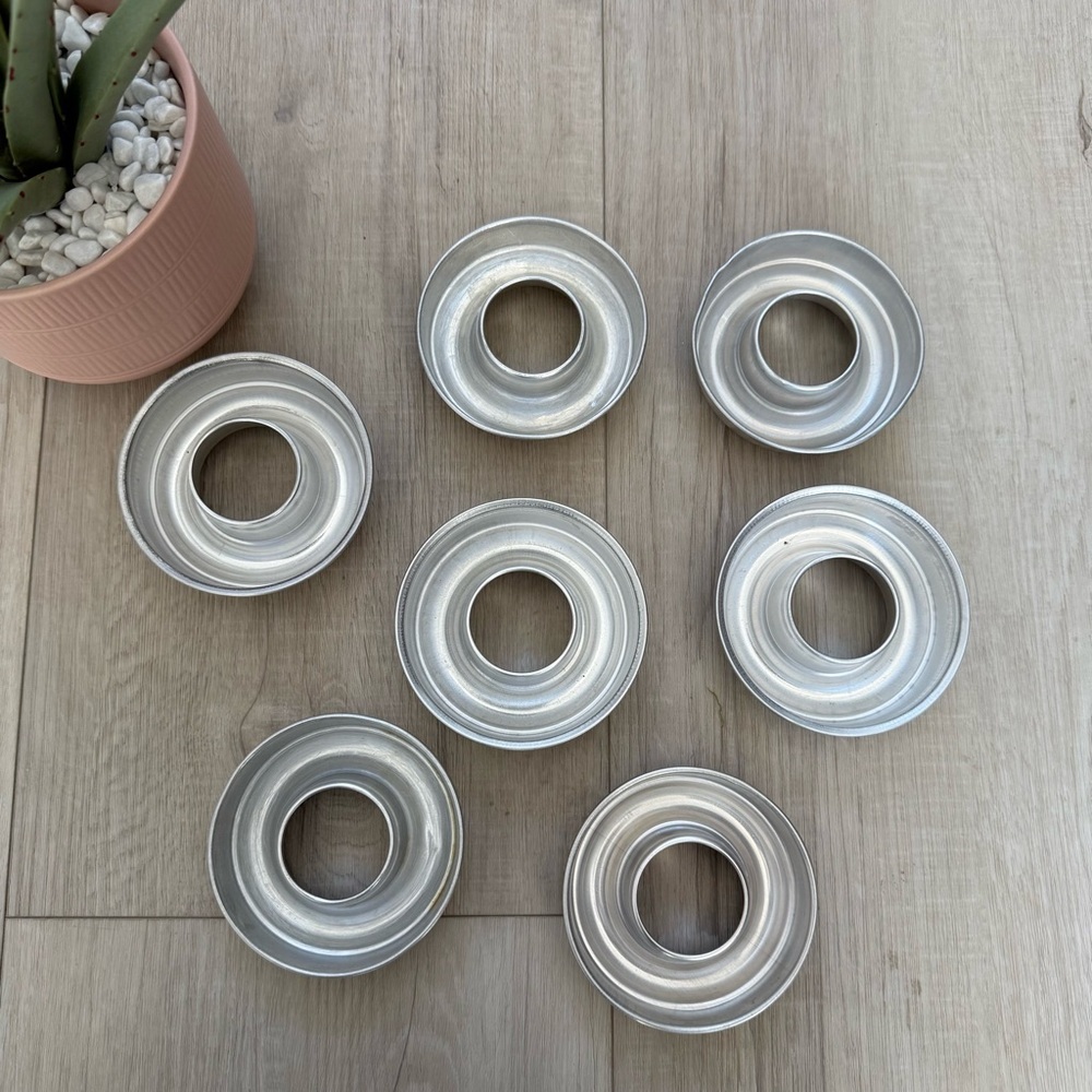 Vintage Aluminum Donut Shaped
Individual Cake Jello
Mold Tart Baking Pans 7